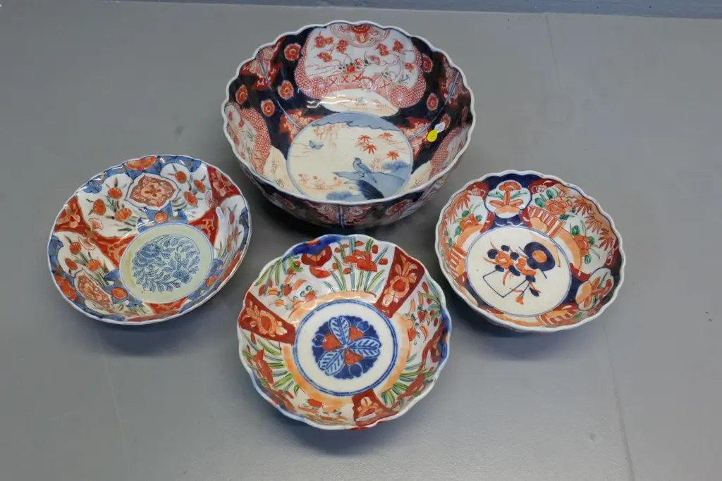 vintage Japanese Imari porcelain: 4 bowls - 3 have damage or repairs. Large one H-120 D-250 has crack Image 1++
