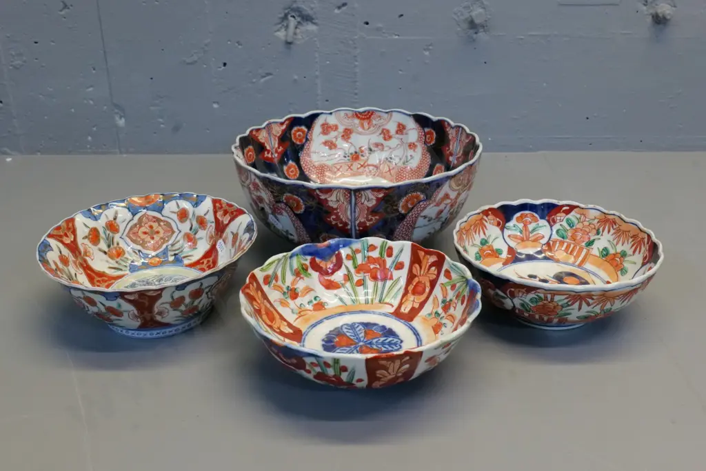 vintage Japanese Imari porcelain: 4 bowls - 3 have damage or repairs. Large one H-120 D-250 has crack Image 1++