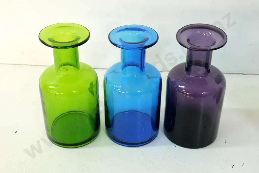 3 various colour matching shape bottle vases H-150 Image 1++