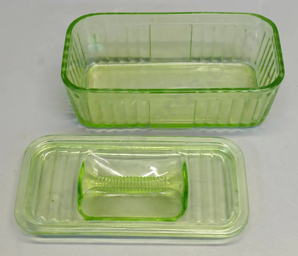 green uranium glass lidded (butter?) container H-80 L-220 D-110 Image 1++