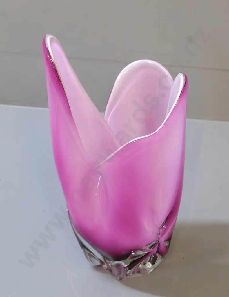 pink and white-lined art glass vase H-300 Image 1++
