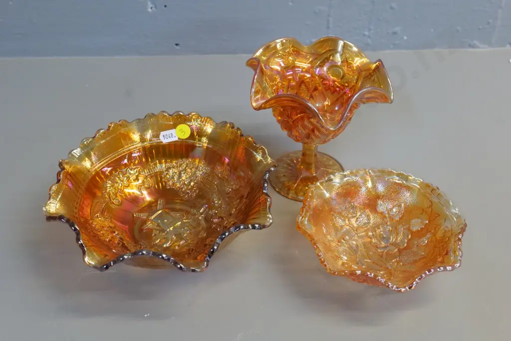 3 pieces marigold carnival glass - small comport and 2 bowls, larger with windmill design D-200 Image 1++