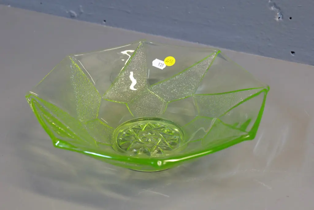 green uranium glass octagonal salad bowl D-240 Image 1++