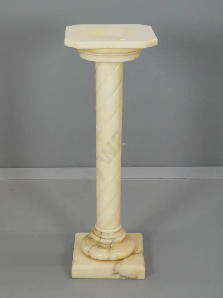 Italian cream marble  column-based display stand H-760 W260 D260 Image 1++