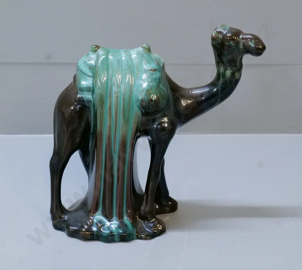 Blue Mountain Pottery camel figure H-220 Image 1++