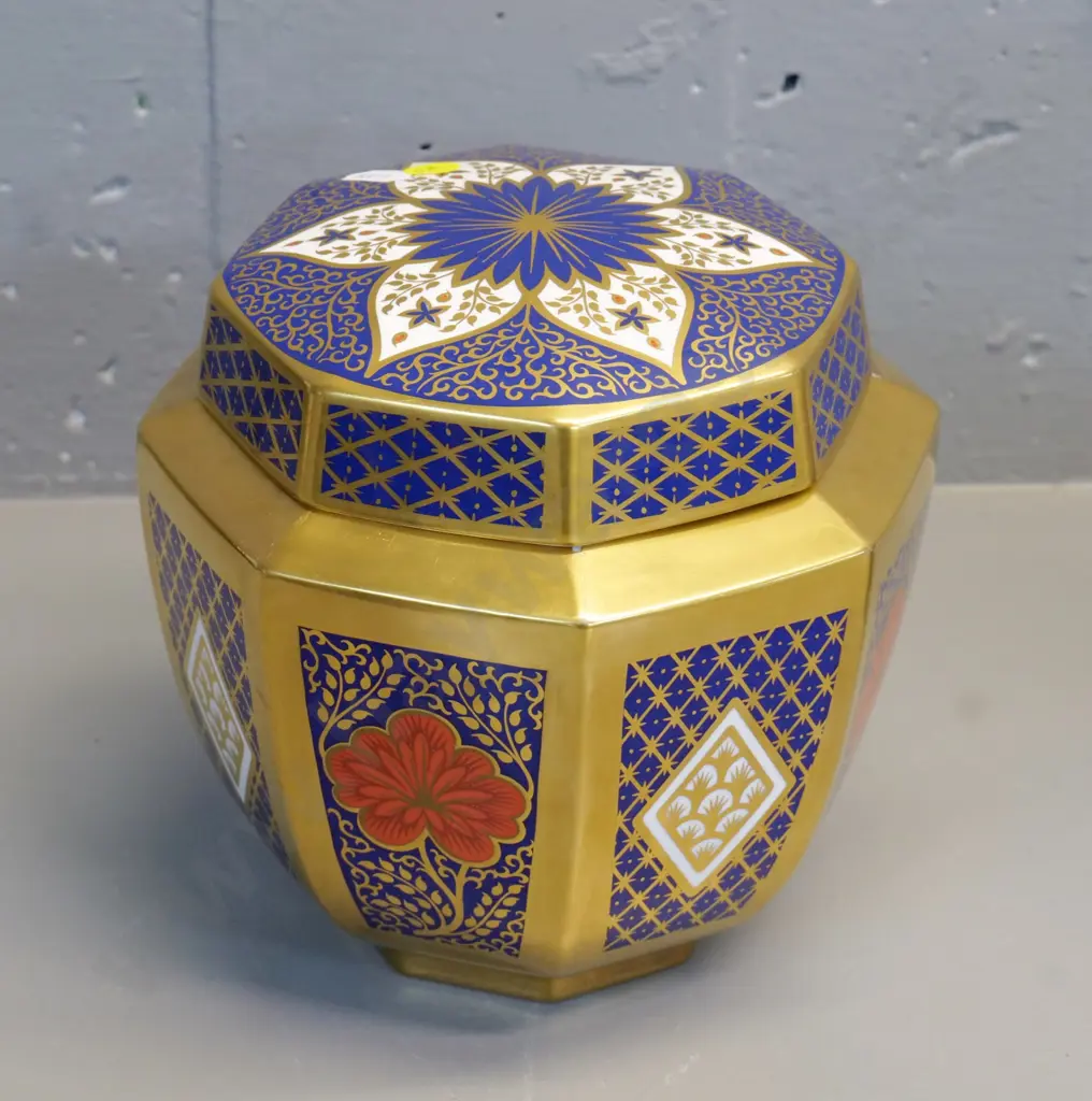Caverswall English Imari pattern lidded jar w/22 karat gold decoration - some rubbing around top H-180 D-185 Image 1++