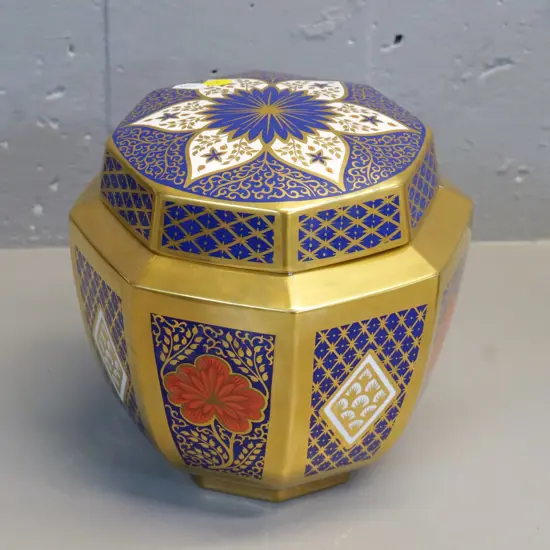 Caverswall English Imari pattern lidded jar w/22 karat gold decoration - some rubbing around top H-180 D-185