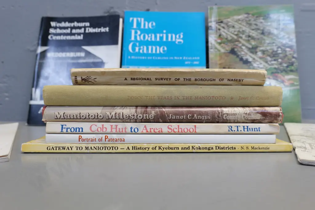 11 assorted local history books & publications on Naseby, Patearoa, Wedderburn, Maniototo etc. Image 1++