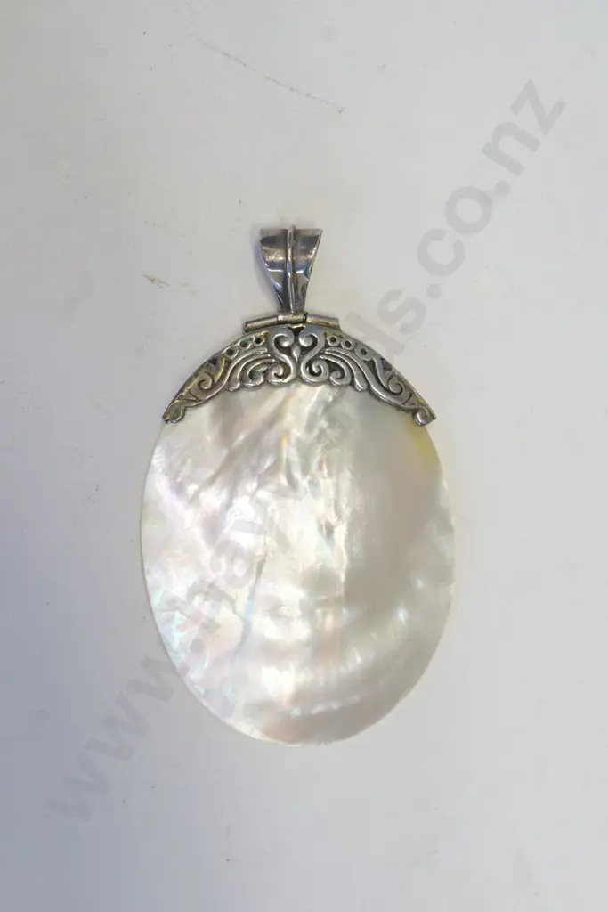 large mother of pearl sillver pendant stamped 925 no chain Image 1++