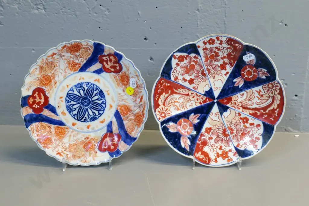 vintage Japanese Imari porcelain: 2 plates D-220, one has small edge chips Image 1++