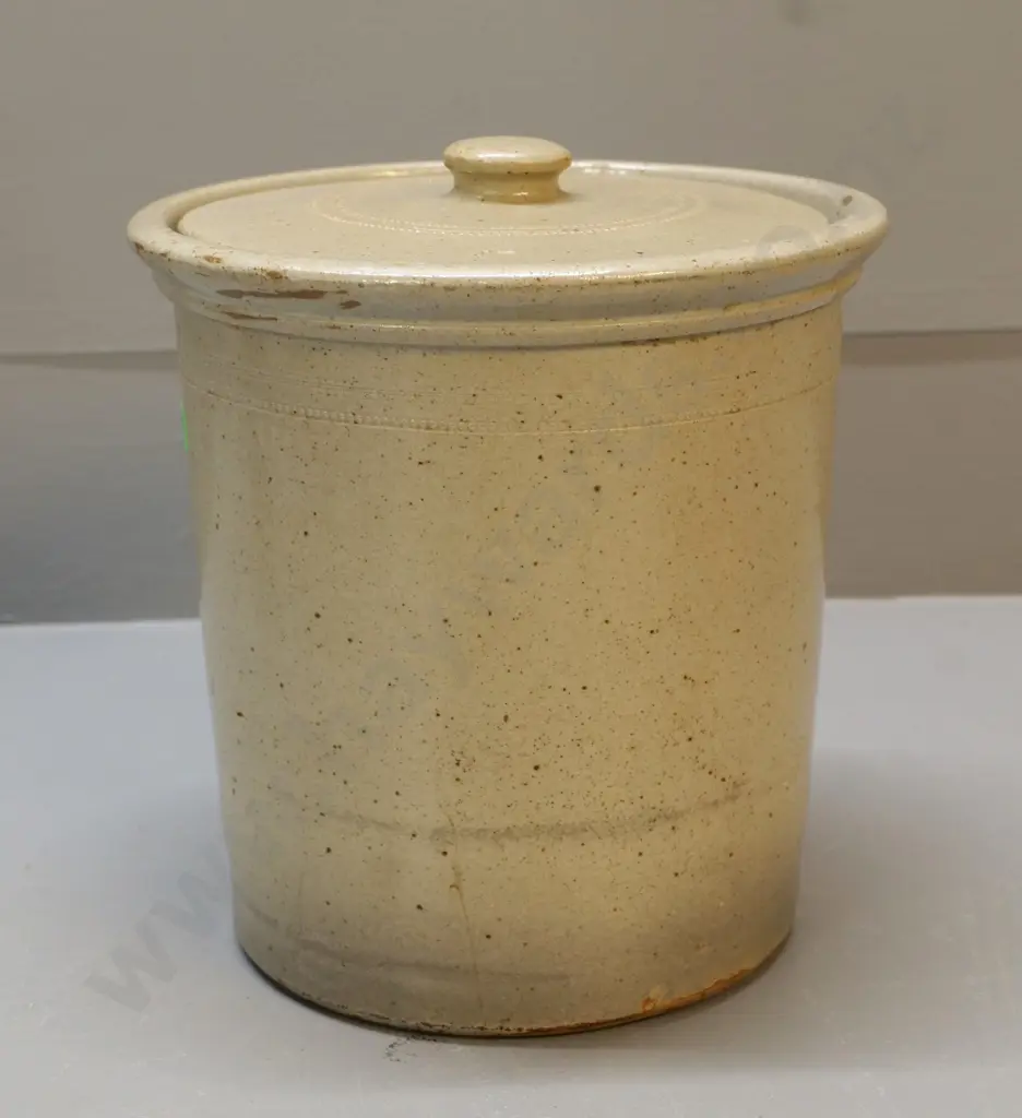 small storage crock, Milton Pottery, complete with lid, condition good, hairline crack, H - 200 Image 1++