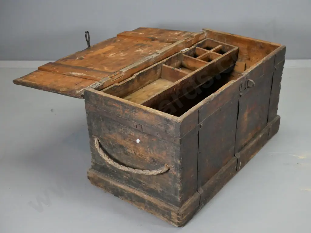 vintage cedar chest with metal catch, rope handles, internal tray - some damage and wear H500 W920 D460 Image 1++