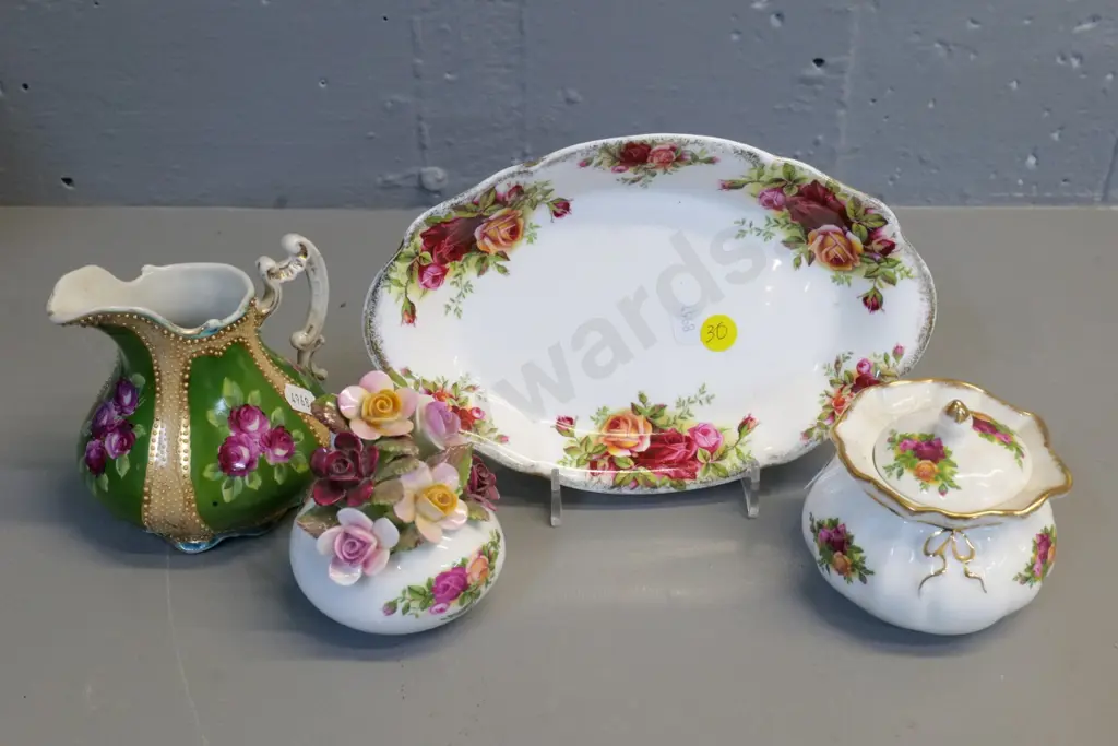 3 pieces Royal Albert Old Country Roses - lidded sugar pot, posy and biscuit plate - and a continental jug H-100 Image 1++