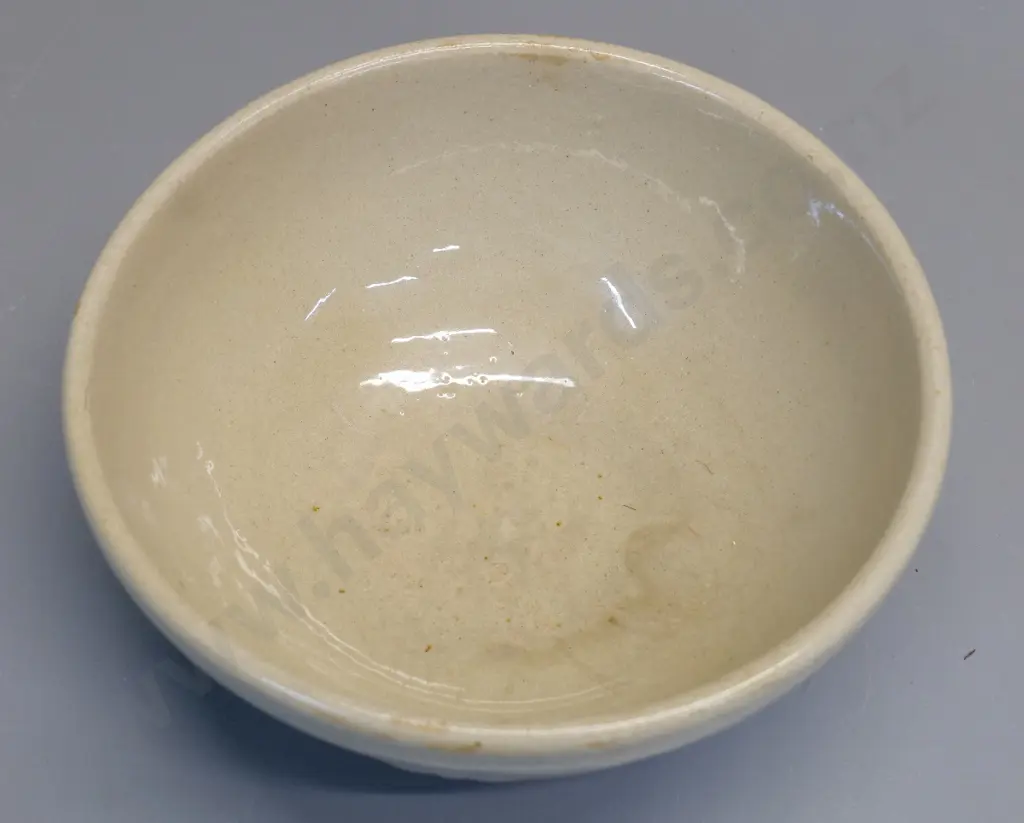 Temuka pottery raised daisy design mixing bowl Diameter 260 Image 1++