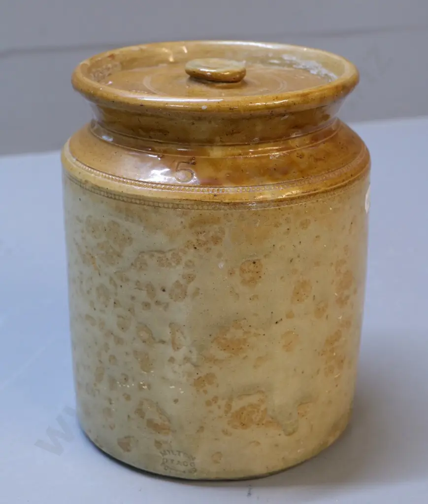 small storage crock, Milton Pottery, complete with lid, condition very good, H - 200 Image 1++