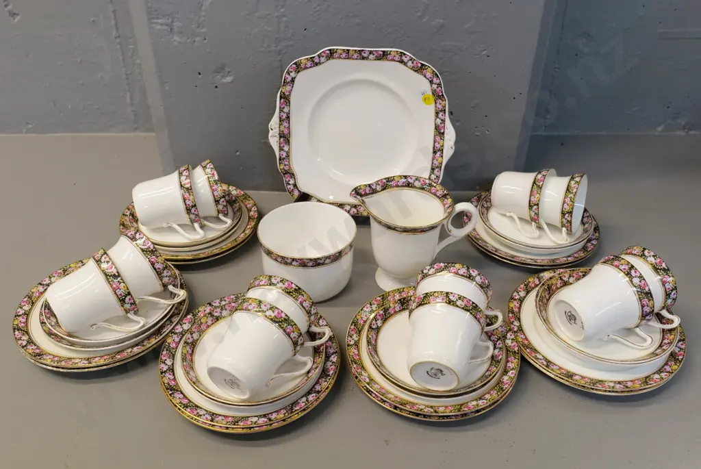 Grafton Pompadour pattern 39-piece tea set - some wear to gilt Image 1++
