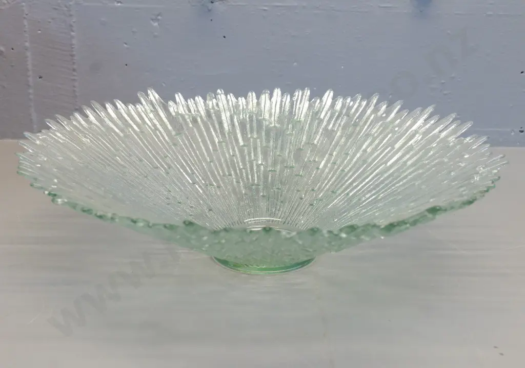 contemporary pale green glass sunburst bowl D-390 Image 1++