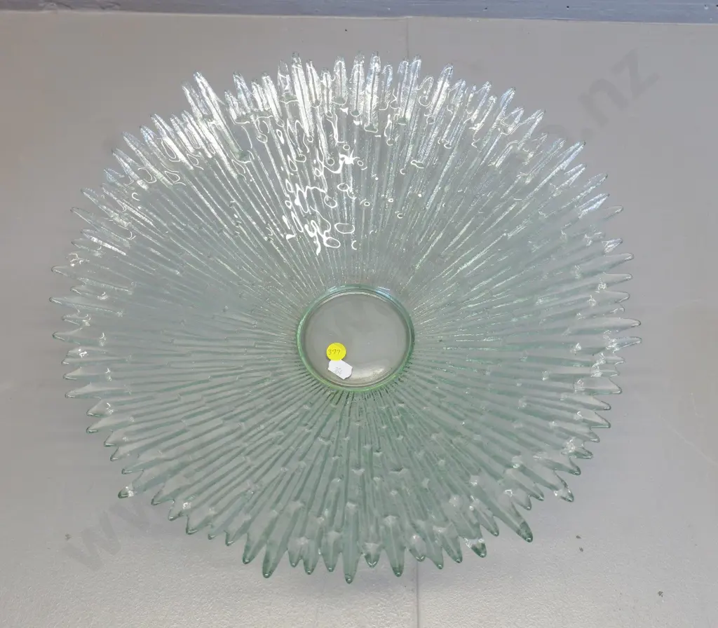 contemporary pale green glass sunburst bowl D-390 Image 1++