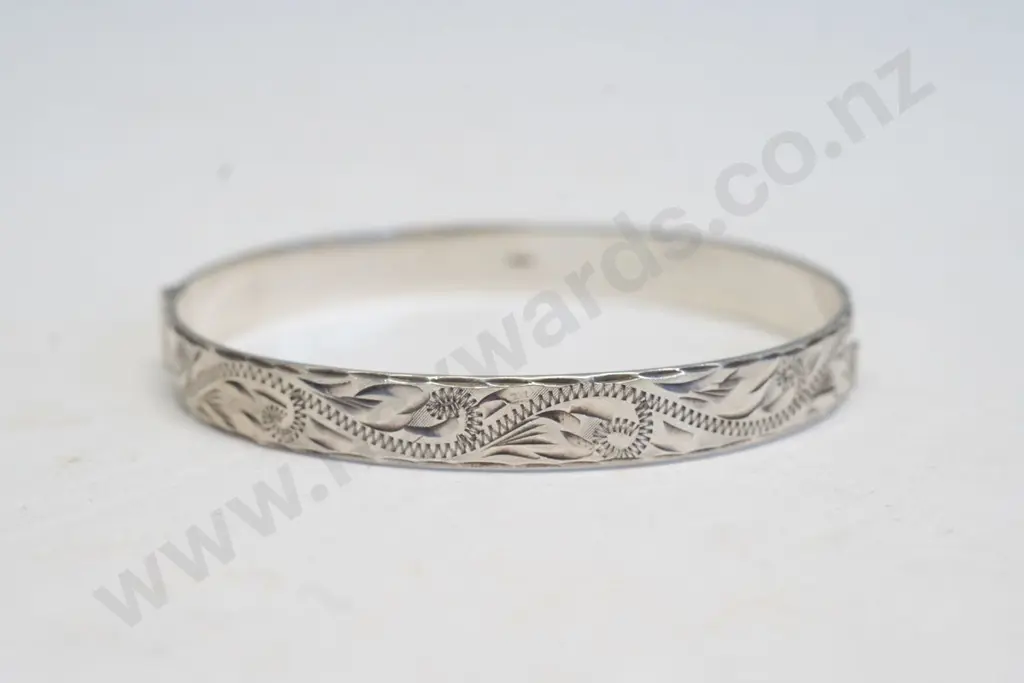 silver bangle one half with engraving stamped Image 1++