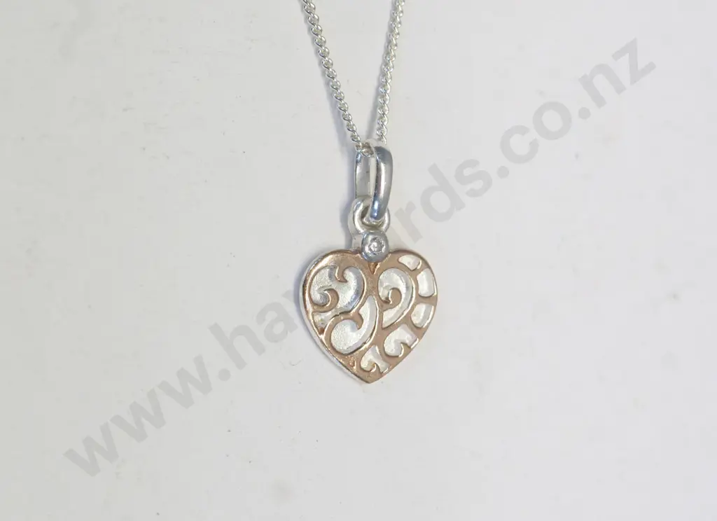 silver heart shaped necklace stamped 925 Image 1++