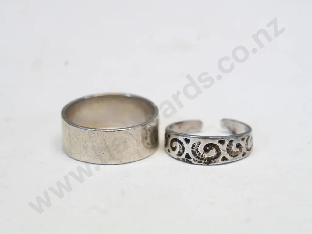 2 silver rings stamped 925 Image 1++