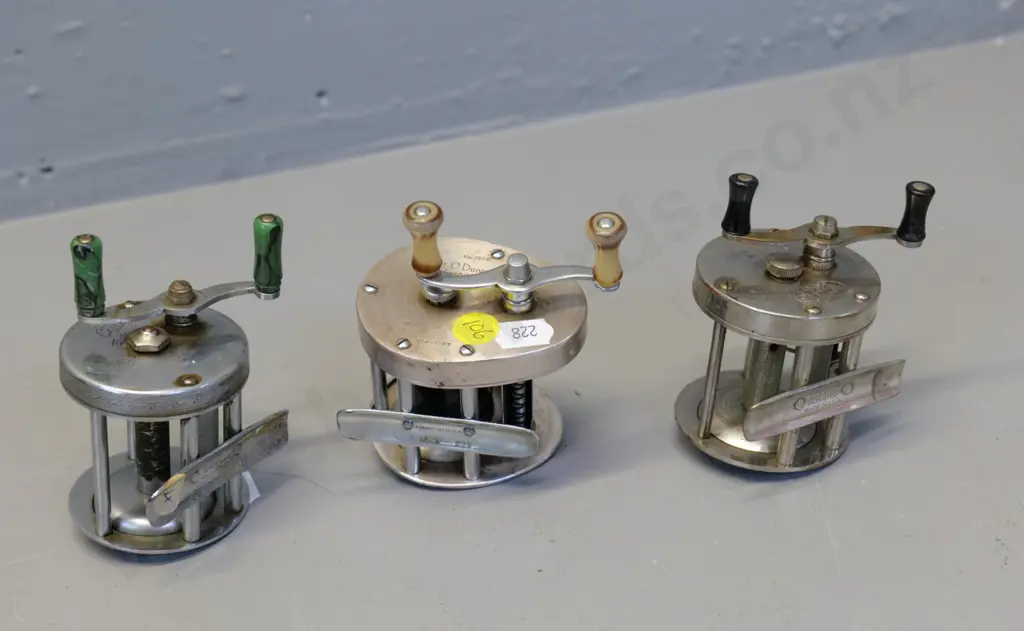 3 small metal fishing reels - Shakespeare Direct Drive, Utica Caster, Shakespeare Triumph Image 1++