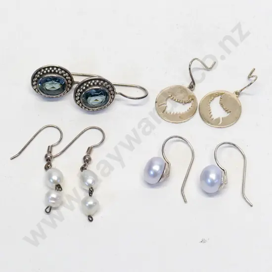 4 pairs of earrings