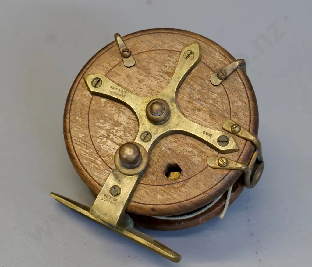 vintage wood & brass fishing reel marked Wilkies Dunedin D-100 Image 1++