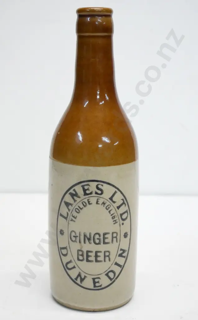 Ginger beer, crown cap, Lanes Ltd, Dunedin, maker Bourne Denby, condition very good, Image 1++