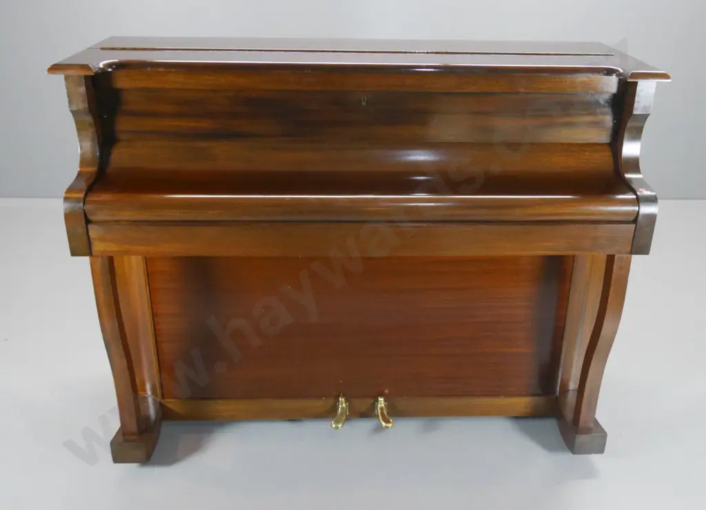 Leswein upright piano H-1040 W-1320 D-530 Image 1++