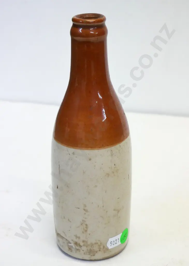 Ginger beer, crown cap, Grey Menzies,  NZ, maker Glasgow, condition very good, H - 110 Image 1++