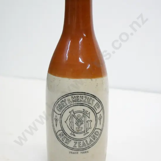 Ginger beer, crown cap, Grey Menzies,  NZ, maker Glasgow, condition very good, H - 110
