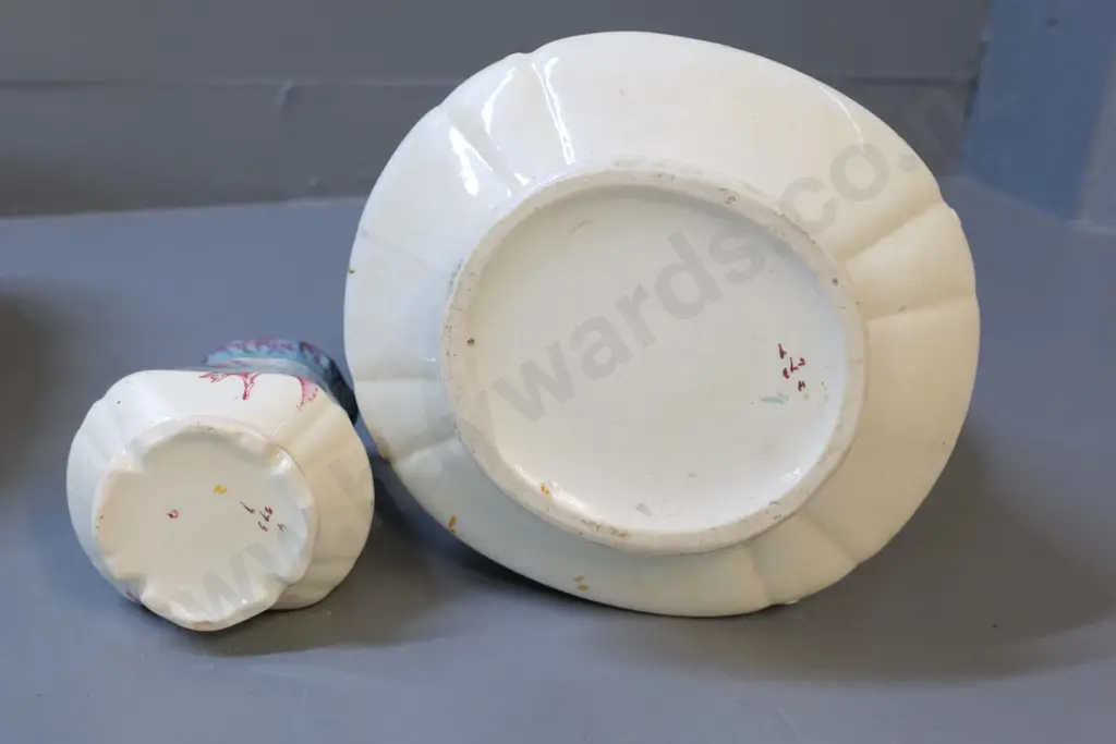 English china bedroom set, no maker's marks - large wash basin W400, jug & toothbrush holder - basin has crazing & wear Image 1++