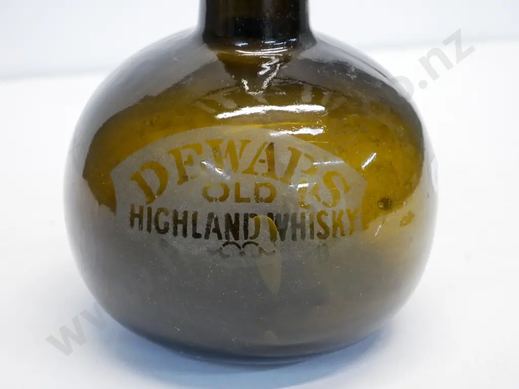 green glass whiskey jug, Dewar's Old Highland Whiskey, Perth, includes Dewar's nip stopper, Image 1++