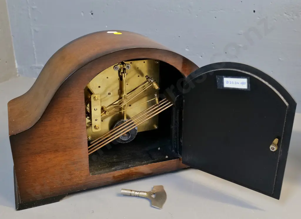 retro Smiths wood-cased chiming mantel clock with key - some polish loss on carved areas H230 W370 Image 1++