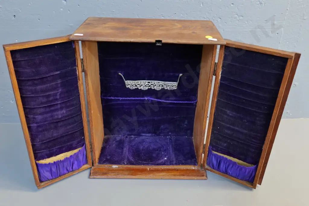 vintage oak cased travelling communion set - made by Anchor Silver Plate Co, Muncie, Indiana H370 W305 D170 Image 1++
