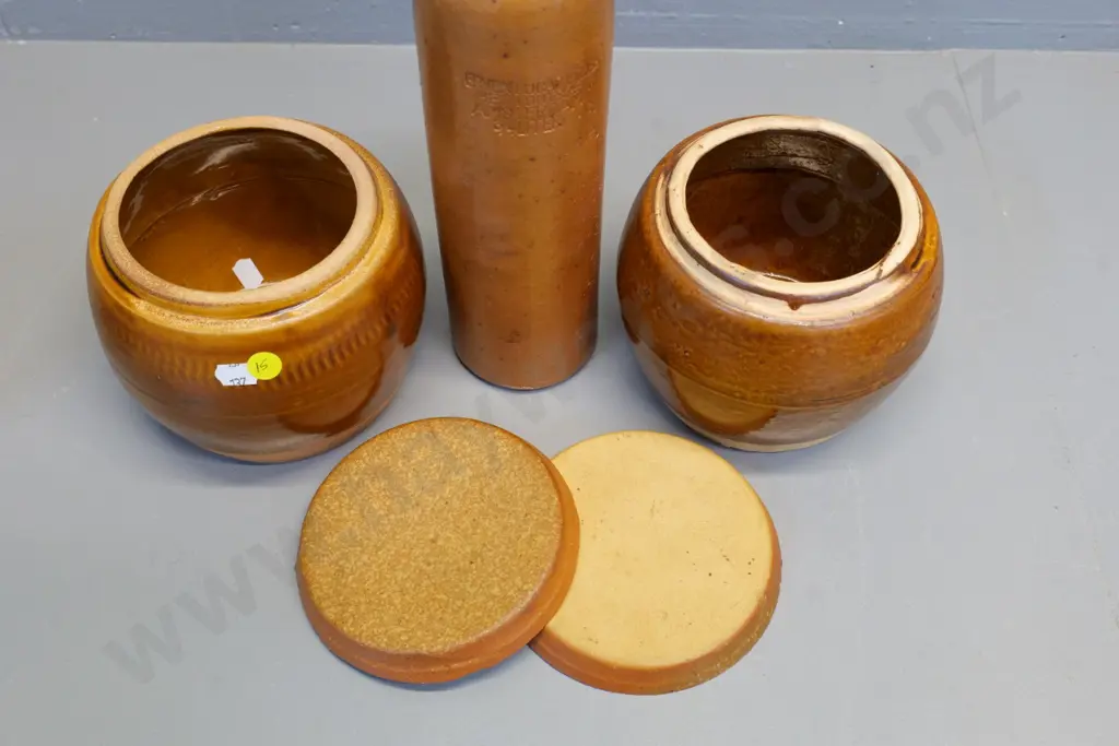 2 vintage Chinese ginger jars and a Bols stoneware gin bottle Image 1++