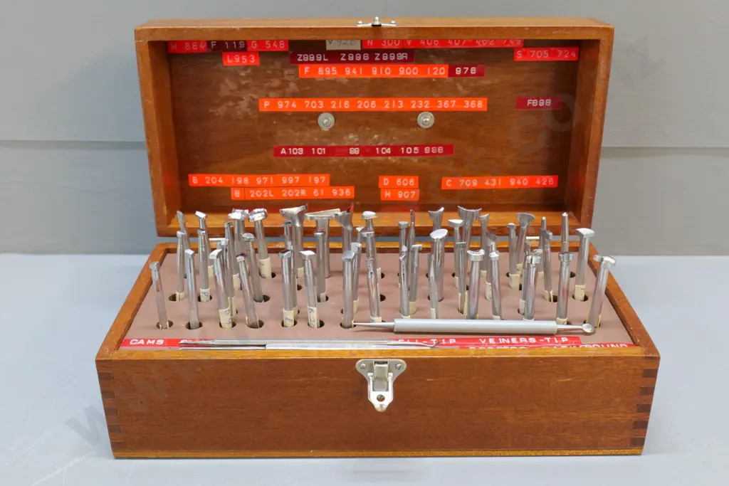 wooden case with numerous leather embossing tools, most seem to be in unused condition - case H120 W320 D150 Image 1++
