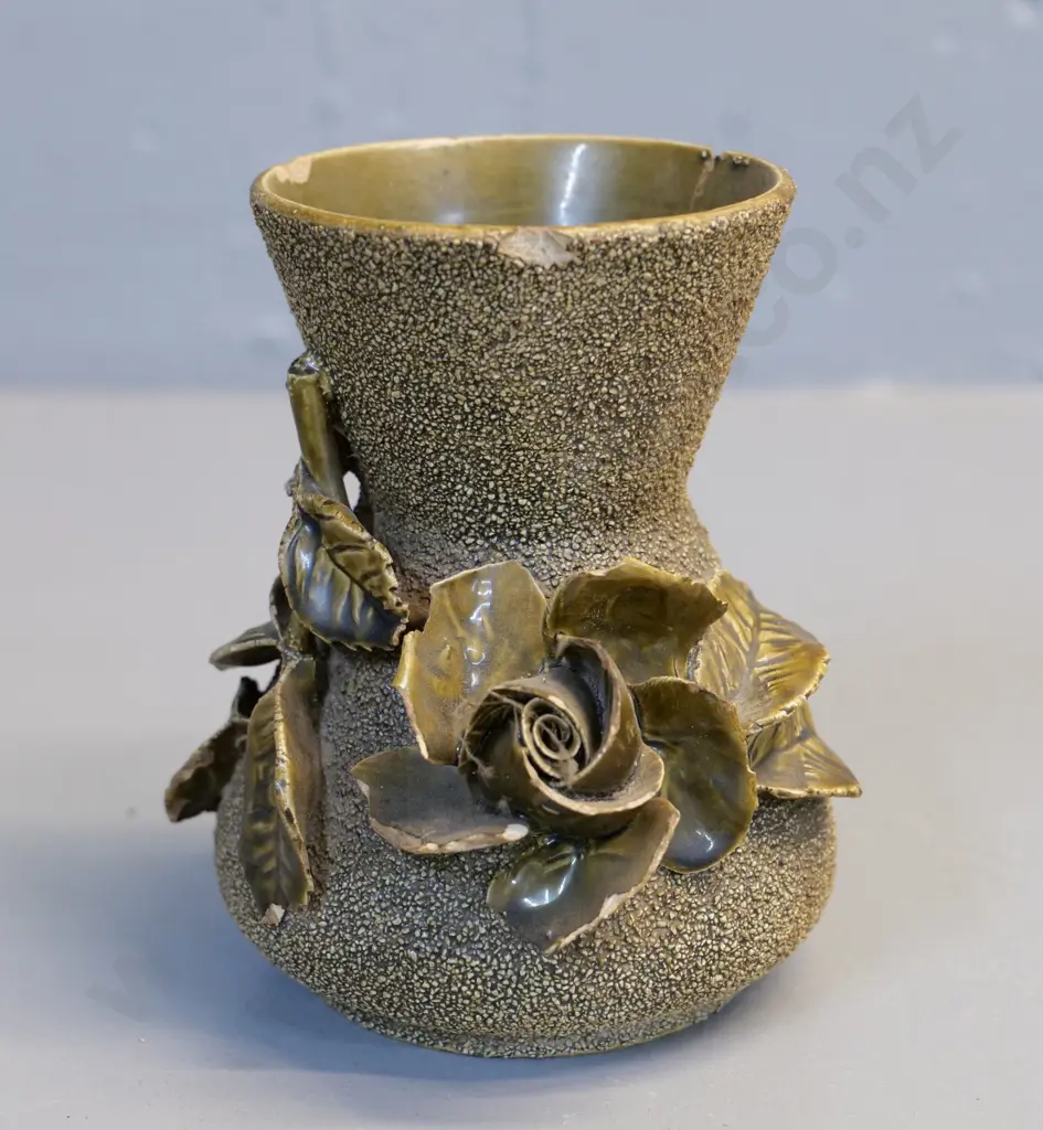 (Milton potteries?) majolica vase with ceramic hail & applique roses - some chips H-120 Image 1++