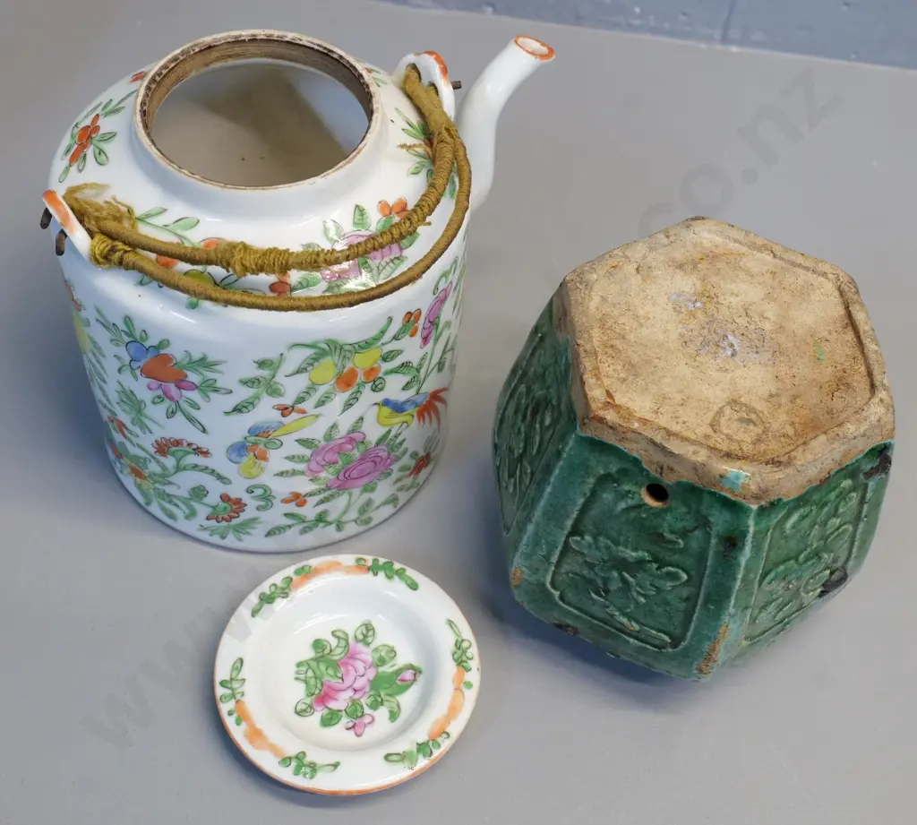 antique hexagonal ginger jar, no lid, and a Chinese rose-famille teapot with wire handle H170 L200 Image 1++