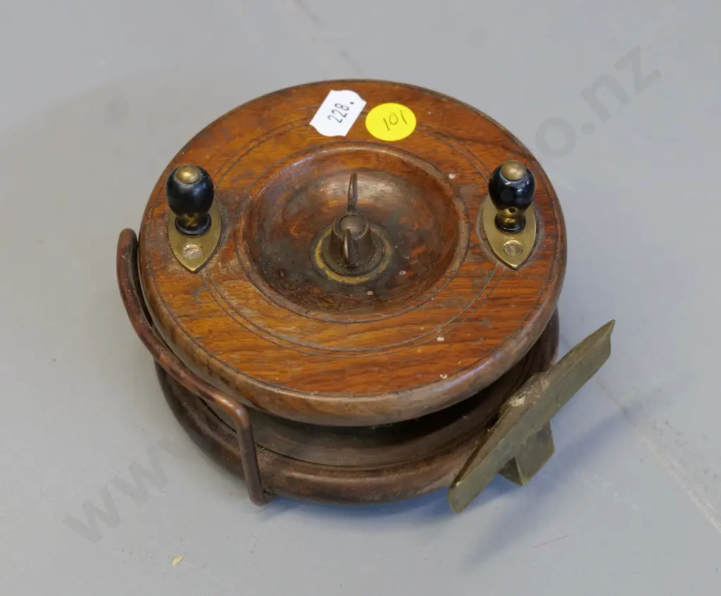 vintage wood & brass fishing reel with bakelite handles marked Sun and Made in England D-120 Image 1++
