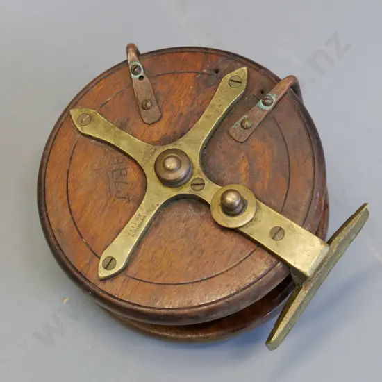 vintage wood & brass fishing reel with bakelite handles marked Sun and Made in England D-120