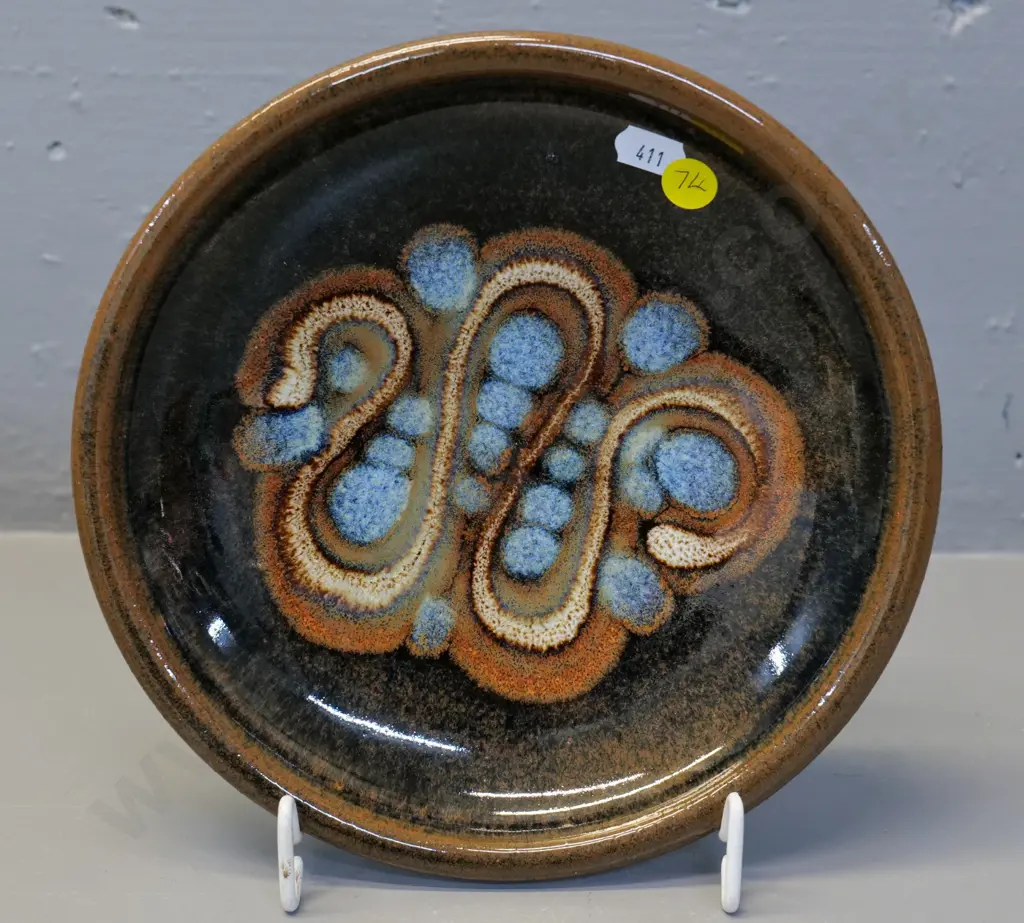 small studio pottery dish with BH or CH mark - Diameter 210 Image 1++