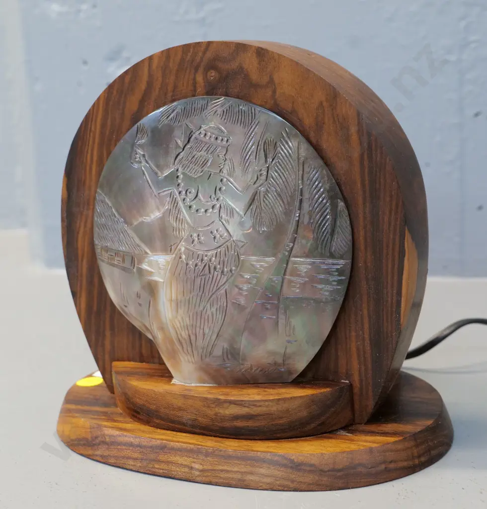 retro wood-framed table lamp with carved shells on both sides - Polynesian dancer motif H210 W200 Image 1++