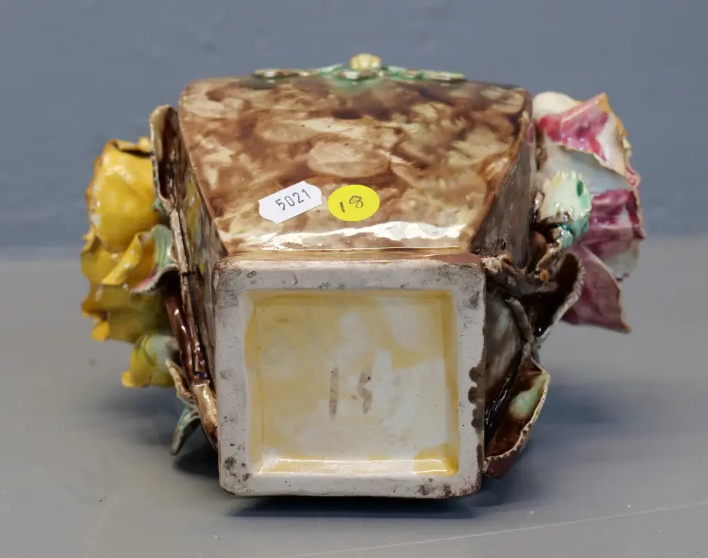 (Milton potteries?) majolica vase with ceramic hail and flowers - some chips to petals H-210 Image 1++