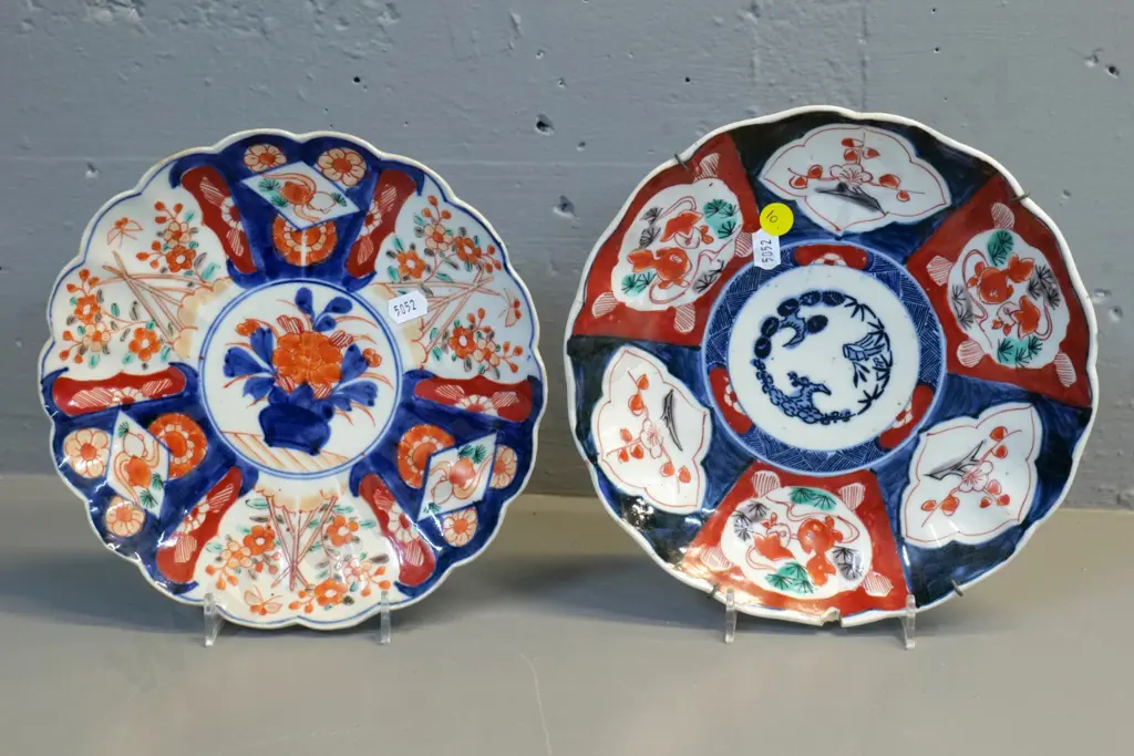 vintage Japanese Imari porcelain: 2 plates, one with wire hanger has a crack, other is fine D-210 Image 1++