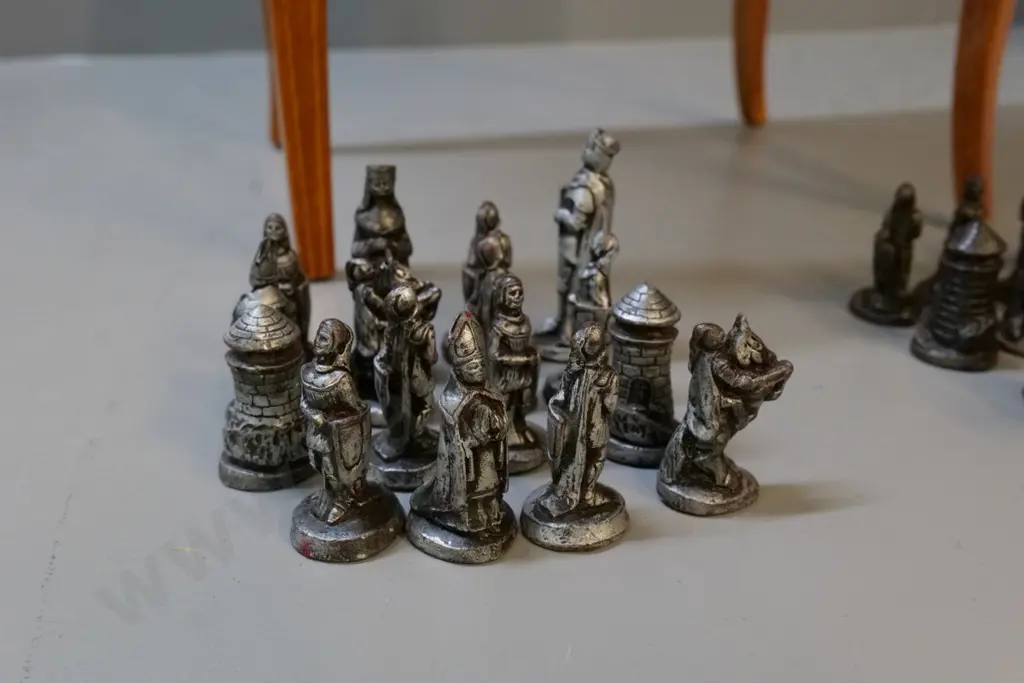 Sorrento style lift-top chess table with set of composite chess pieces. H-430 W-360 D-275 Image 1++