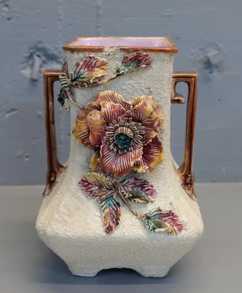 (Milton potteries?) majolica vase with ceramic hail & applique poppies - some damage to flowers H-240 Image 1++