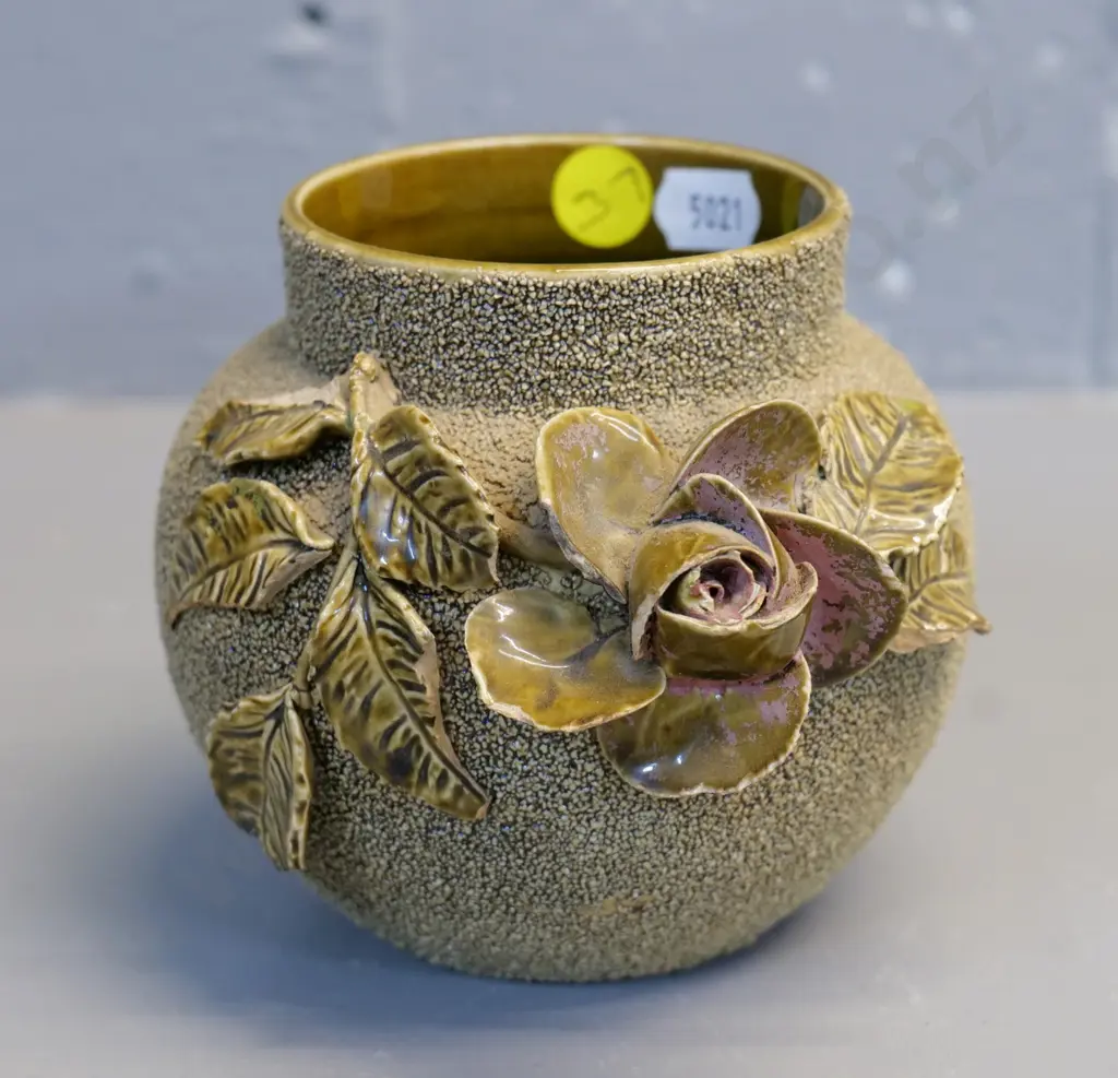 (Milton potteries?) majolica vase with ceramic hail & applique roses - some chips H-100 Image 1++