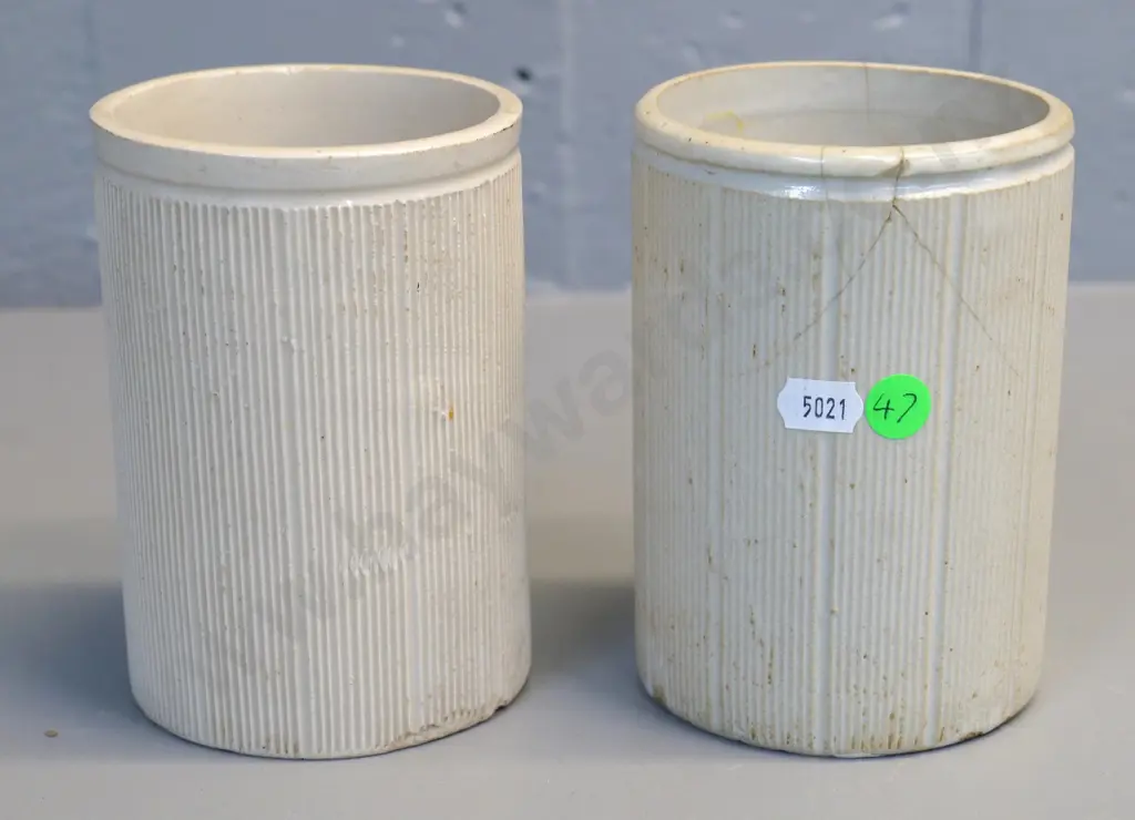 two vintage jam jars, no maker's marks, one with chip, one with crack - each H-135 Image 1++